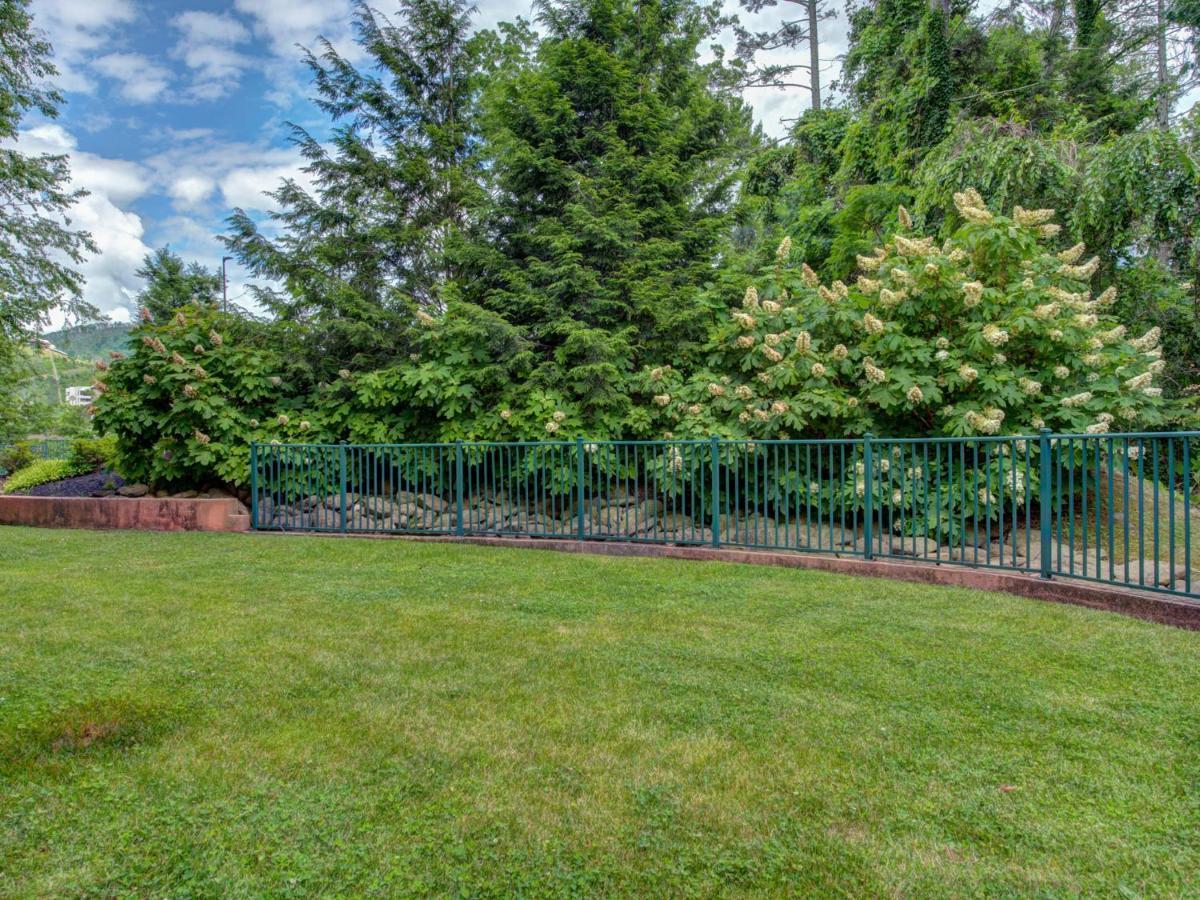 City Bear, 2Br, Pool, Spa, Downtown Gatlinburg, Sleeps 6 Apartamento Exterior foto